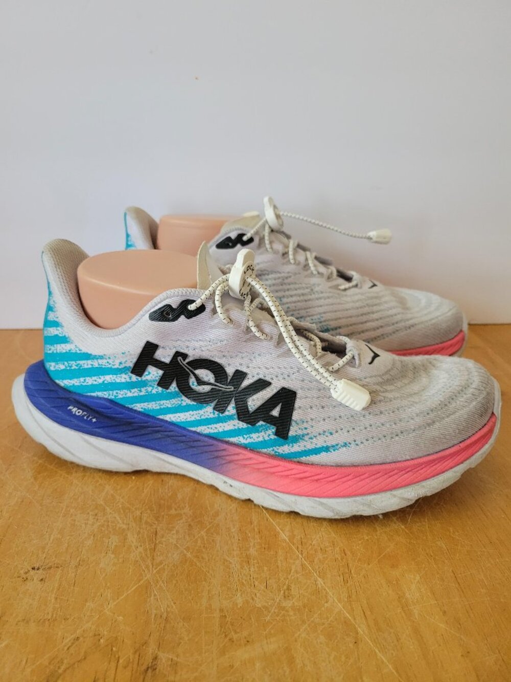 HOKA ONE ONE Mach 5 White Scuba Blue Running Shoes Sneakers Men's Size 9.5B